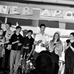 Schwarzweißes Foto einer Schülergruppe