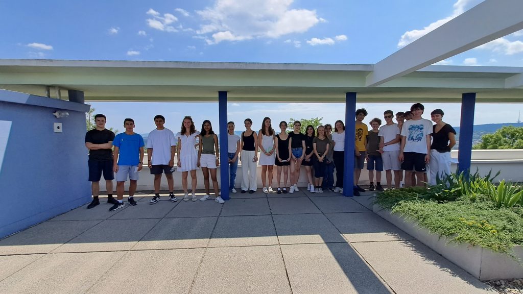 Weißenhof Bild Schüler auf einer Dachterrasse