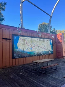 Es ist eine Landkarte zu sehen, die den Oregon Trail zeigt